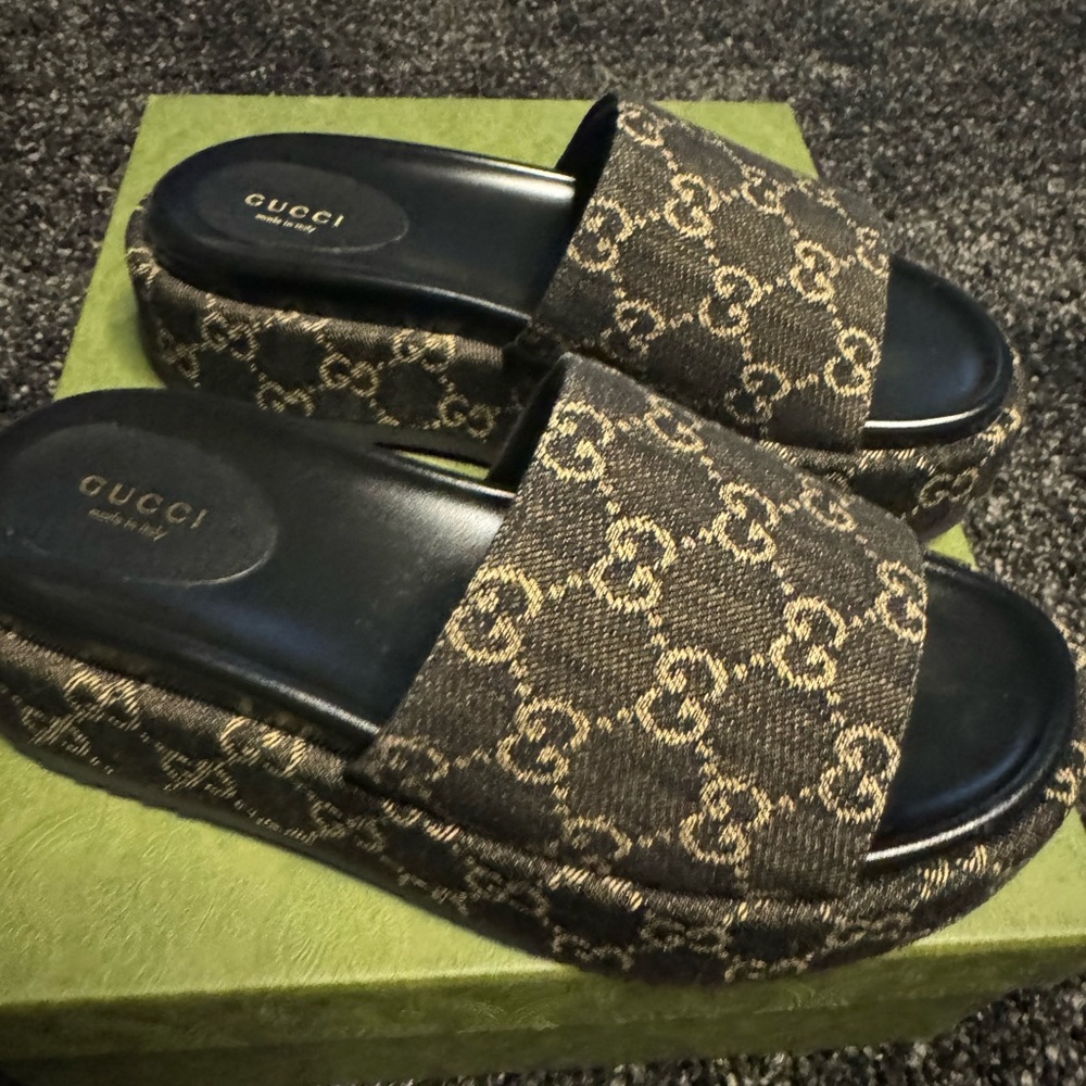 Gucci Platform Slides - Picture 4 of 10